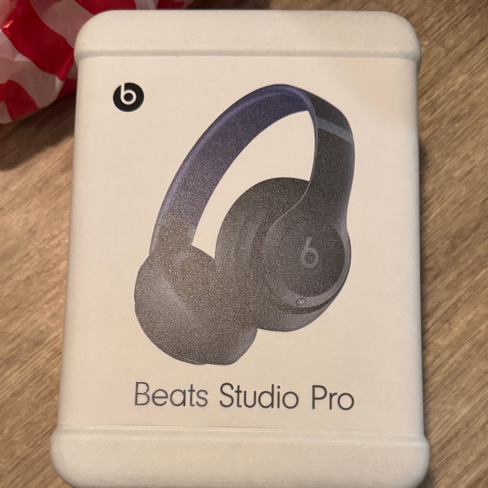 BNWT Beats Studio Pro Wireless Headphones - navy